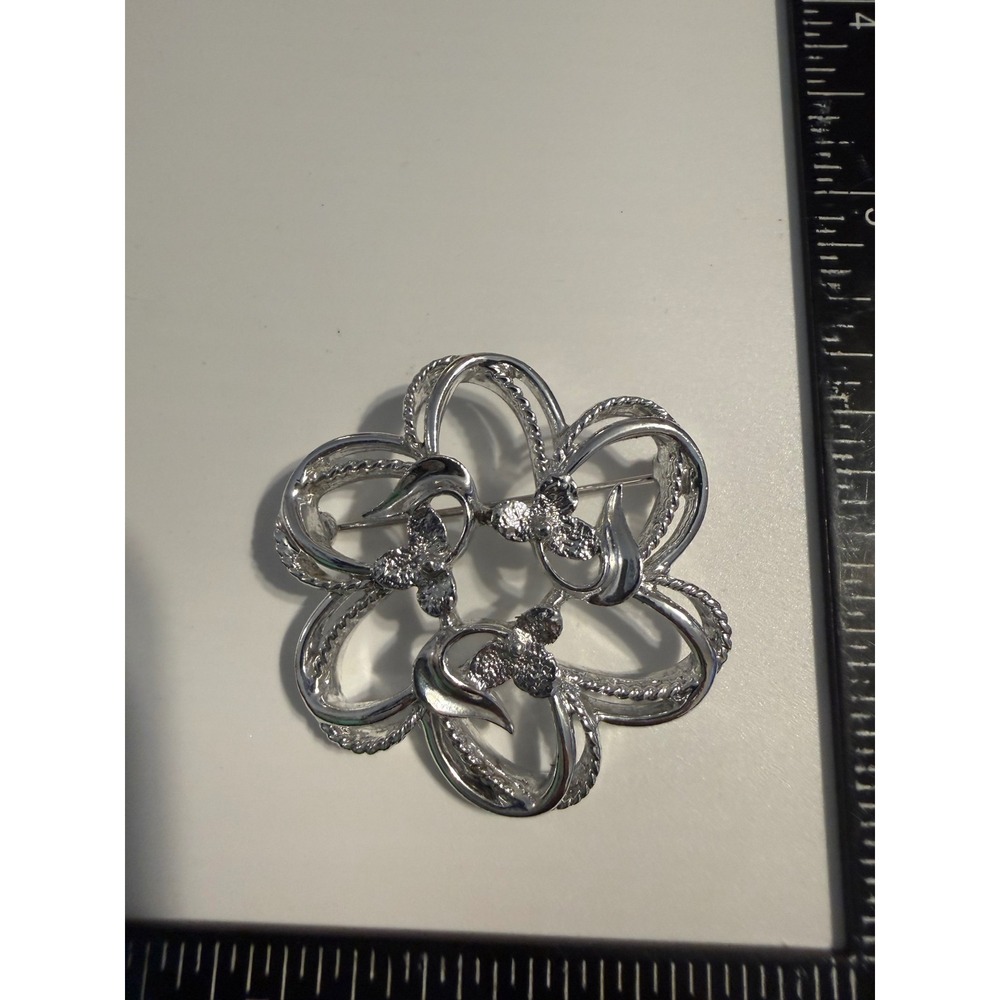 Sarah Coventry Vintage Silver Tone Rhinestone Floral Wreath Brooch Pin